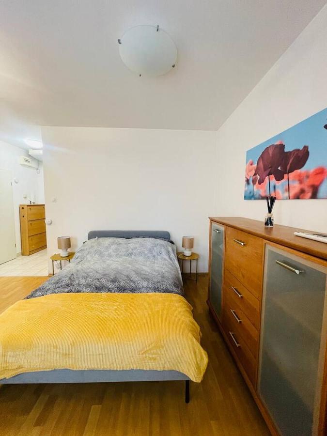 Close To Andrassy Avenue For 4 Persons Apartament